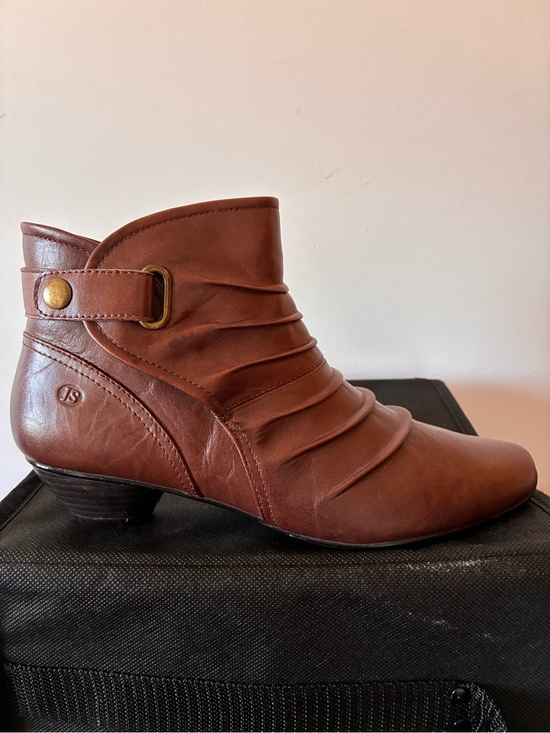 Joseph Seibel Shoes - Women’s Joseph Seibel Brown Leather Ankle Boot with Low Heel